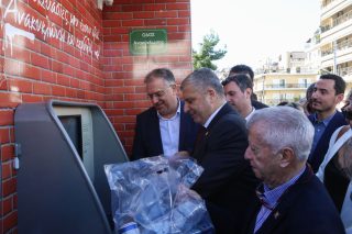 Υπουργοί «σφάζονται» στην… ποδιά της ανακύκλωσης