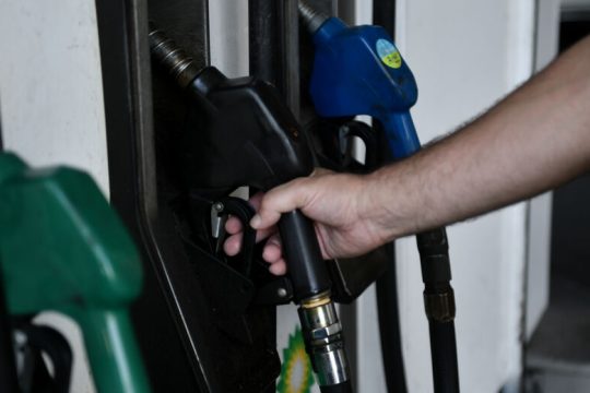 Το… θαύμα της μείωσης του ελλείμματος στον ειδικό λογαριασμό ΑΠΕ