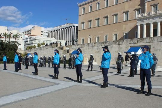 Επικοινωνιακά φύκια, θεσμικές κορδέλες