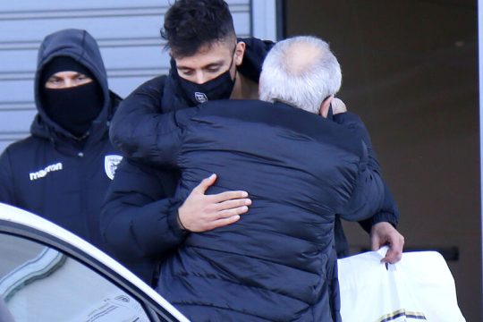Το Γιαννούλης VS Τσιμίκας μεταφέρεται στην Αγγλία