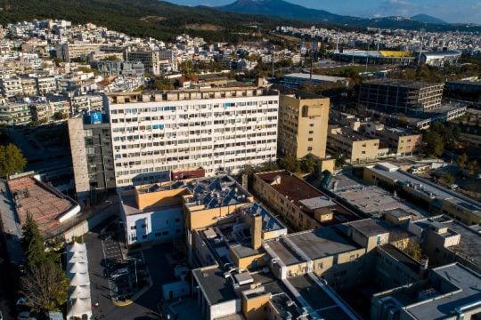 Θετικός στον Covid-19 γιατρός του ΑΧΕΠΑ, 15 μέρες μετά τον εμβολιασμό του