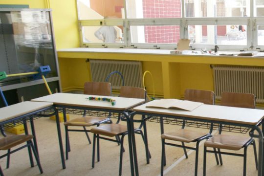 Μαθήματα σε αργίες και διακοπές για να καλυφθεί η αδιαφορία του ΥΠΑΙΘ