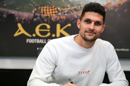 Εμεινε στην ΑΕΚ ο Αλμπάνης, ανανέωσε για άλλα 3 χρόνια