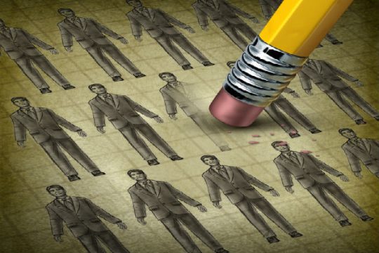 Με το λιανεμπόριο «άνοιξαν» και οι απολύσεις
