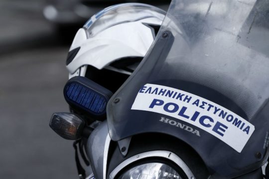 Μεταμεσονύχτια επιδρομή εναντίον πρώην βουλευτή του ΣΥΡΙΖΑ