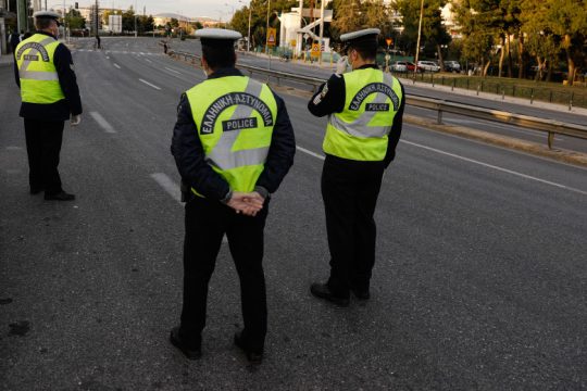 Τήρηση των μέτρων δείχνουν τα στοιχεία της ΕΛ.ΑΣ. για τις χθεσινές παραβάσεις 
