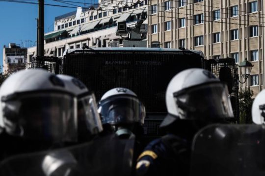 Ξαφνικά επέστρεψαν οι απαγορεύσεις συναθροίσεων