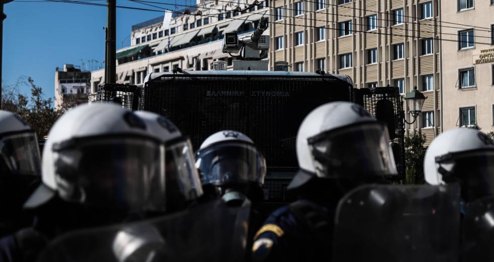 Ξαφνικά επέστρεψαν οι απαγορεύσεις συναθροίσεων