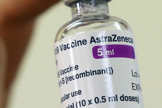 Οι αντιδράσεις του Βερολίνου για τα εμβόλια και η ενόχληση του Λονδίνου