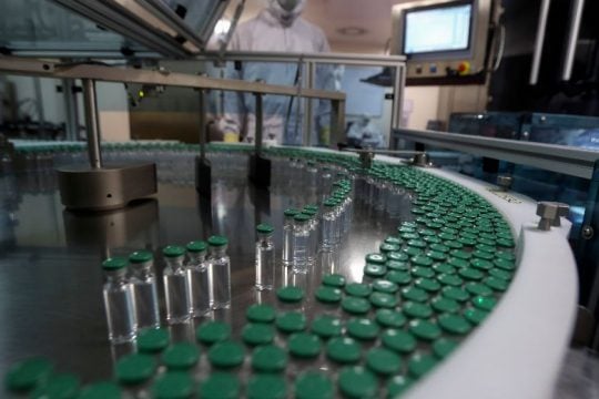 AstraZeneca: Θα καθυστερήσει η παράδοση των εμβολίων στην Ευρώπη