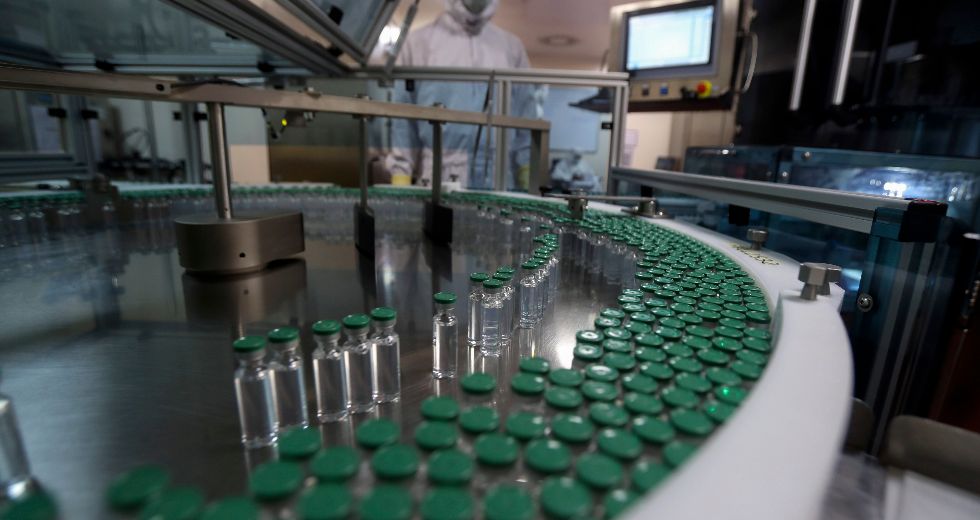 AstraZeneca: Θα καθυστερήσει η παράδοση των εμβολίων στην Ευρώπη