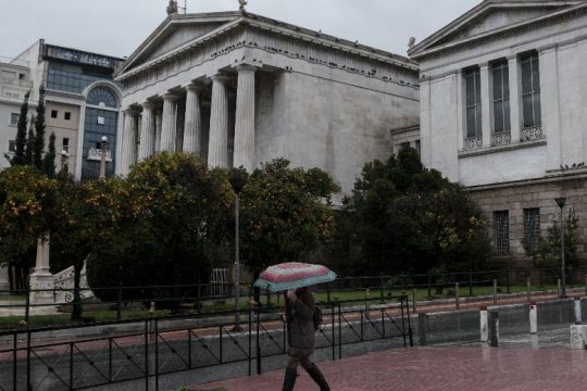 Τοπικές βροχές, καταιγίδες και νέα επιδείνωση του καιρού