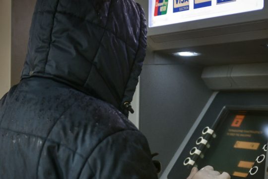 Την Παρασκευή το υπόλοιπο του Δώρου Χριστουγέννων από το κράτος