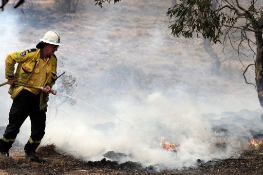 Κινδυνεύουν άνθρωποι και κατοικίες από πυρκαγιά στην Αυστραλία