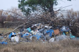Ασυνείδητοι μετατρέπουν σε χωματερές τους υγροβιότοπους της Θεσσαλονίκης