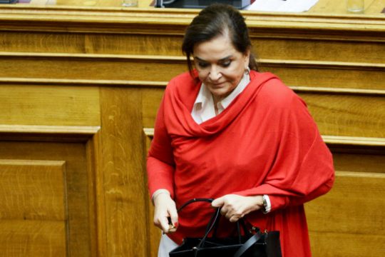 Ενοχλημένη η Ντ. Μπακογιάννη από τη στάση του Μάας