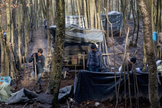 Άστεγοι στην καρδιά του χειμώνα 3.000 πρόσφυγες στη βόρεια Βοσνία
