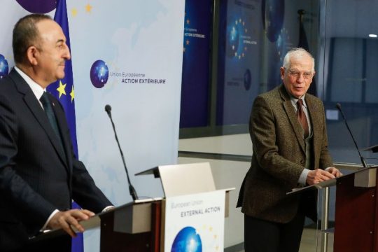 Αποκλιμάκωση στην Αν. Μεσόγειο ζήτησε -ξανά- από τον Τσαβούσογλου ο Μπορέλ