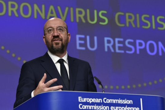 Eπιτάχυνση των εμβολιασμών επιδιώκει η Ε.Ε.