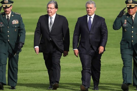 Νεκρός από τον νέο κορονοϊό ο υπουργός Άμυνας της Κολομβίας