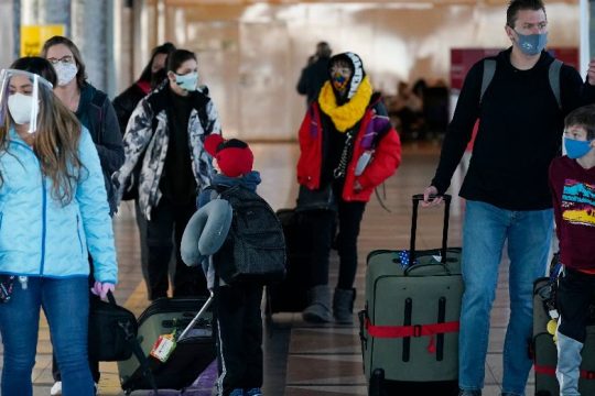 Μάσκες σε όλα τα μέσα μεταφοράς επιβάλει το αμερικανικό Κέντρο Ελέγχου Λοιμώξεων