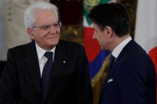 Ο Κόντε παραιτήθηκε κι ελπίζει να επιστρέψει