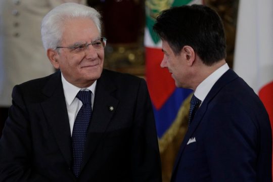 Ο Κόντε παραιτήθηκε κι ελπίζει να επιστρέψει