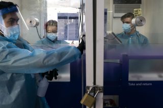 Το φάντασμα του Θατσερισμού χέρι χέρι με την πανδημία