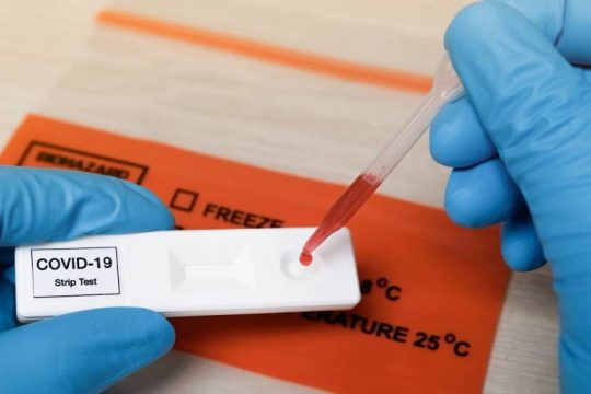Πληθαίνουν οι αναφορές για τα μεταλλαγμένα στελέχη του ιού και στην Ελλάδα
