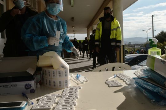 Στην Αττική ένα στα τρία ενεργά κρούσματα
