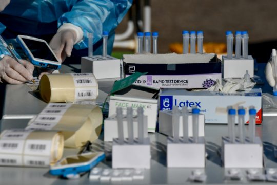 ΕΟΔΥ: 445 τα νέα κρούσματα, όμως με λιγότερα τεστ