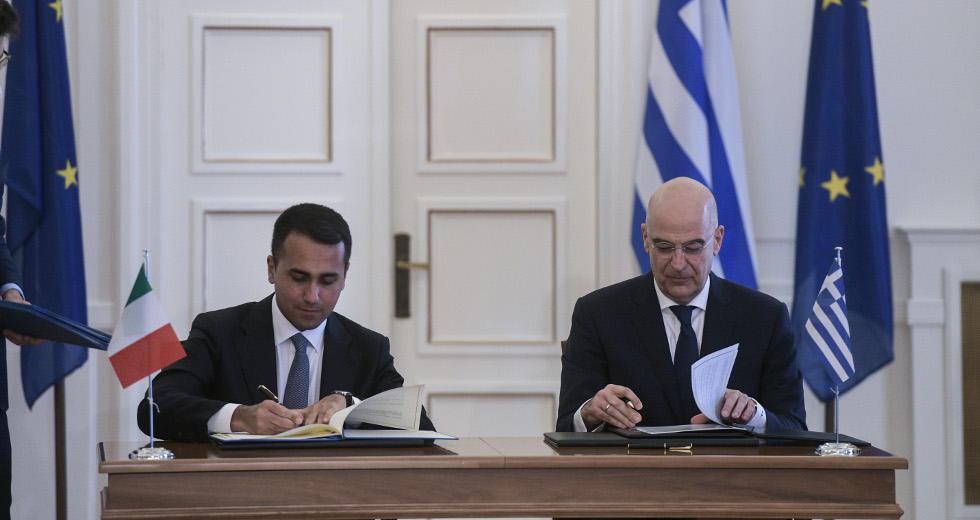Ο Δένδιας ενημέρωσε τον Ντι Μάιο για τις διερευνητικές και τα ελληνοτουρκικά