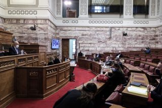 Διακομματική συμφωνία, αλλά με πολλές επιφυλάξεις
