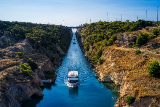 Αναστολή διελεύσεων πλοίων από τη Διώρυγα Κορίνθου