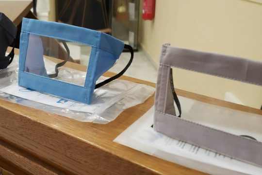 Περιφέρεια Κρήτης: Μάσκες ανεμπόδιστης επικοινωνίας σε μαθητές και εκπαιδευτικούς