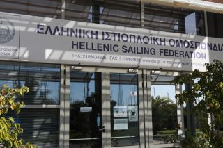 Αναστολή χρηματοδότησης και «ράμπο» στην ΕΙΟ