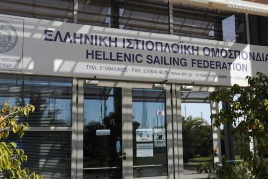 «Παραιτηθείτε»
