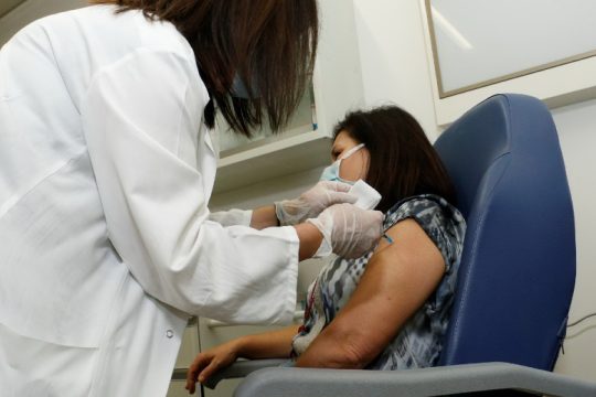 Ηράκλειο: “Ανεπαρκής ο επιχειρησιακός σχεδιασμός των εμβολιασμών”