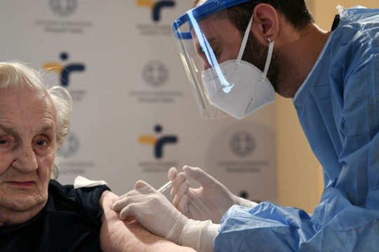 Ο εμβολιάζων εαυτόν… σωθήτω