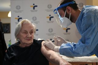 «Ελευθερία» με… αλυσίδες