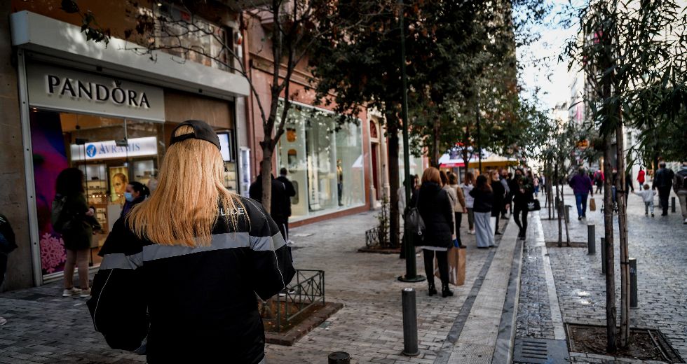 Αγορές με «χρονόμετρο» σχεδιάζει η κυβέρνηση για να αντιμετωπίσει τον συνωστισμό