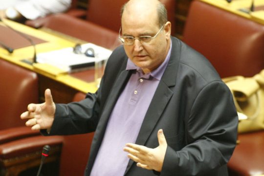 Ν. Φίλης: «Να ανακληθεί η αύξηση του προστίμου στα 500 ευρώ»