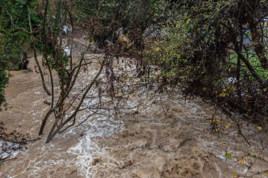 Σε πλήρη εξέλιξη η κακοκαιρία – Σαρώνει Δυτική και Βόρεια Ελλάδα