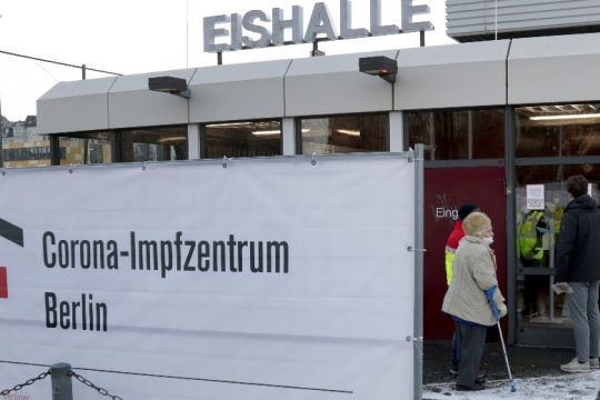 Έλεγχο της πανδημίας στα τέλη του 2021 βλέπουν οι ειδικοί στη Γερμανία