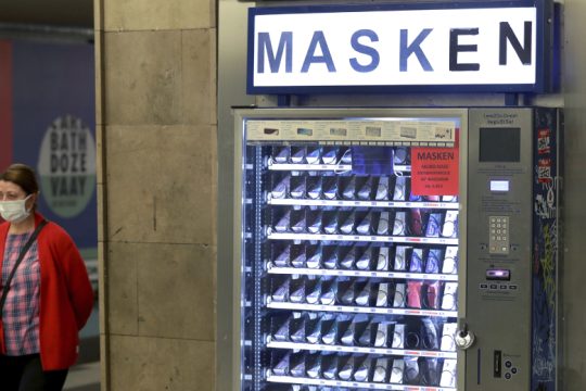Ινστιτούτο Κοχ: Έως και 10 εκατ. κρούσματα έως τον Ιούνιο χωρίς τήρηση των μέτρων