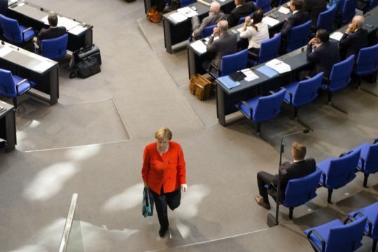Το φάντασμα ενός σκληρού lockdown πλανάται πάνω από τη Γερμανία