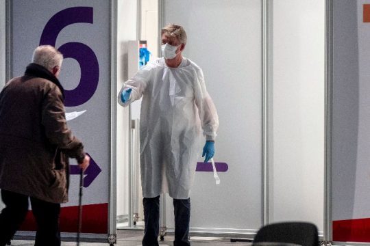 Από ρεκόρ σε ρεκόρ οι θάνατοι από κορονοϊό στη Γερμανία