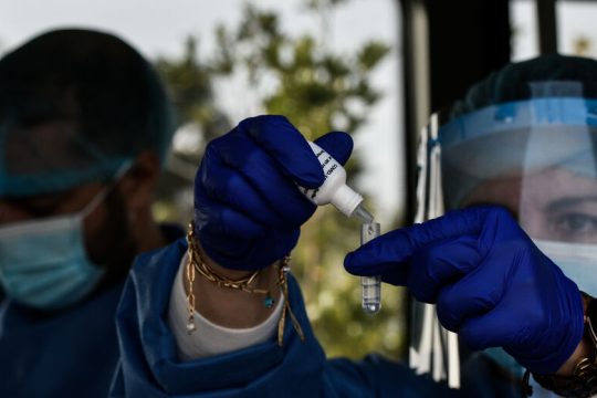 Κολχικίνη: Φάρμακο και όχι πανάκεια, οι πρώτες αντιδράσεις 