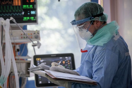 Μικρή αύξηση στις νοσηλείες ασθενών με covid-19 στα νοσοκομεία της Κρήτης