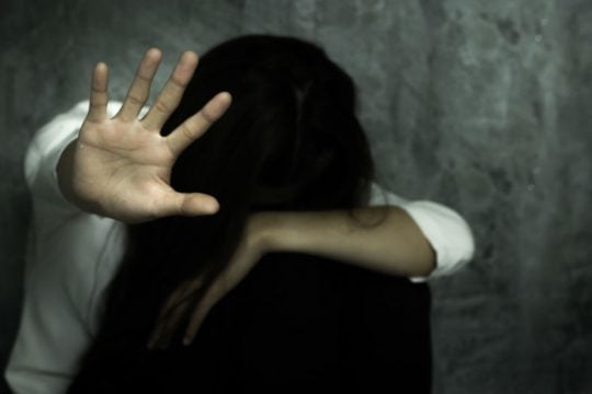 «Πιστέψτε τις Γυναίκες»: αναστοχασμοί μίας ψυχαναλύτριας για τη χρονικότητα του τραύματος